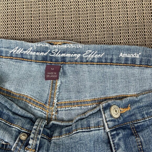 Gloria Vanderbilt Amanda Womens Size 14 Blue Denim Shorts Floral Embroidery - Picture 3 of 12